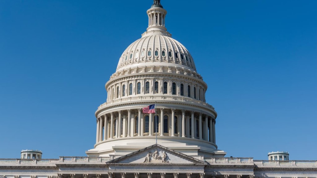 Amerikansk flagga på Capitolium-byggnaden