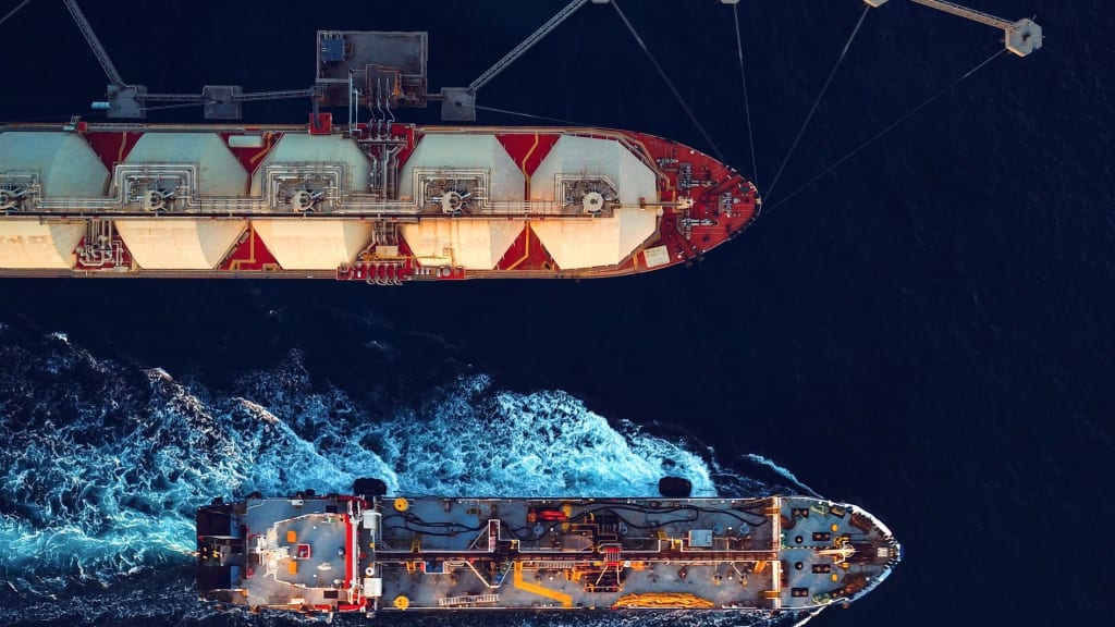 BP Ship LNG Oil Header