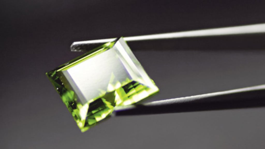 Nahaufnahme von funkelnden Edelsteinen, Luxury - Headerimage