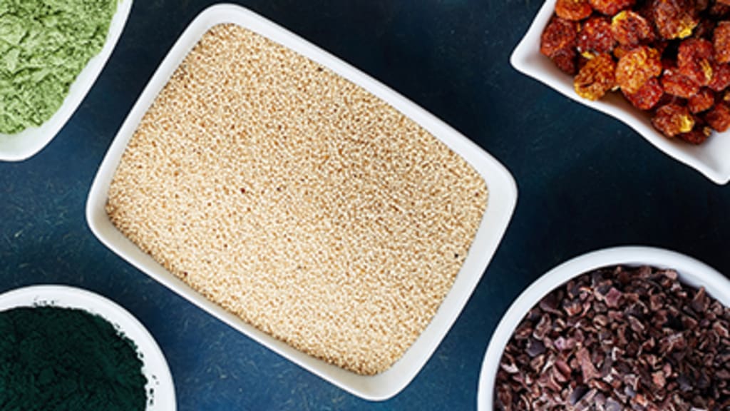 Teller mit Essen Symbolbild