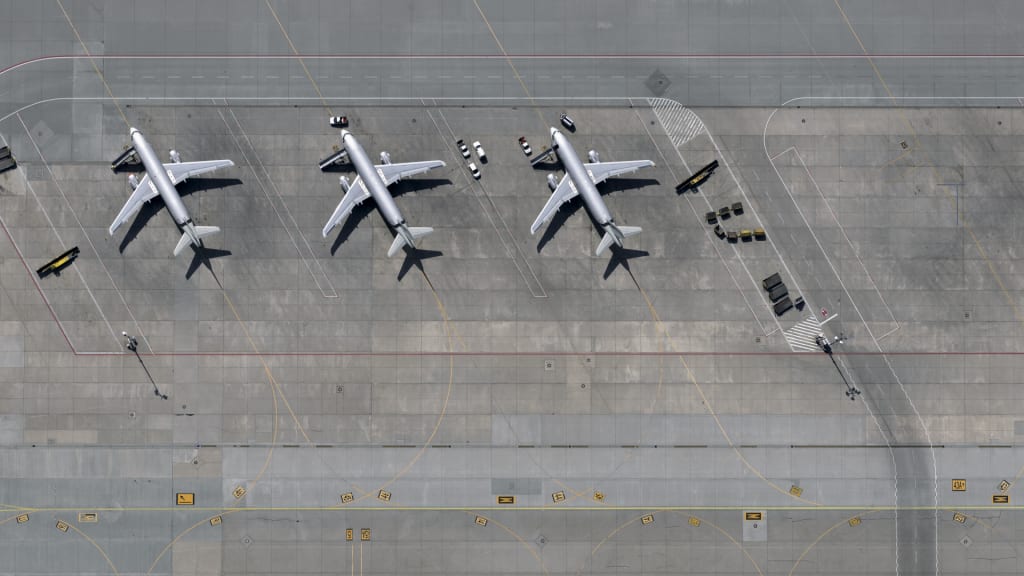 Bild, welches 3 Flugzeuge zeigt