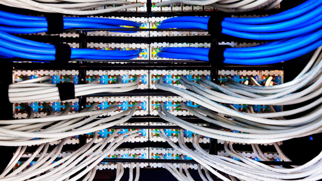Netzwerkkabel in einem Computer