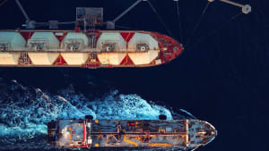 BP Ship LNG Oil Header