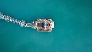 olieplatform ude på havet