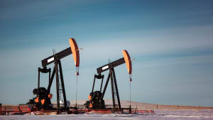 Immagine di piattaforme sul campo petrolifero