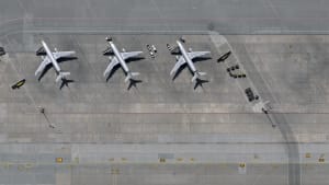 Bild, welches 3 Flugzeuge zeigt
