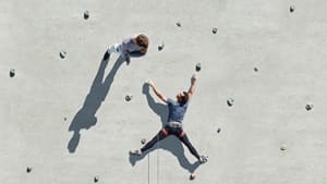 Immagine di un arrampicatore su massi