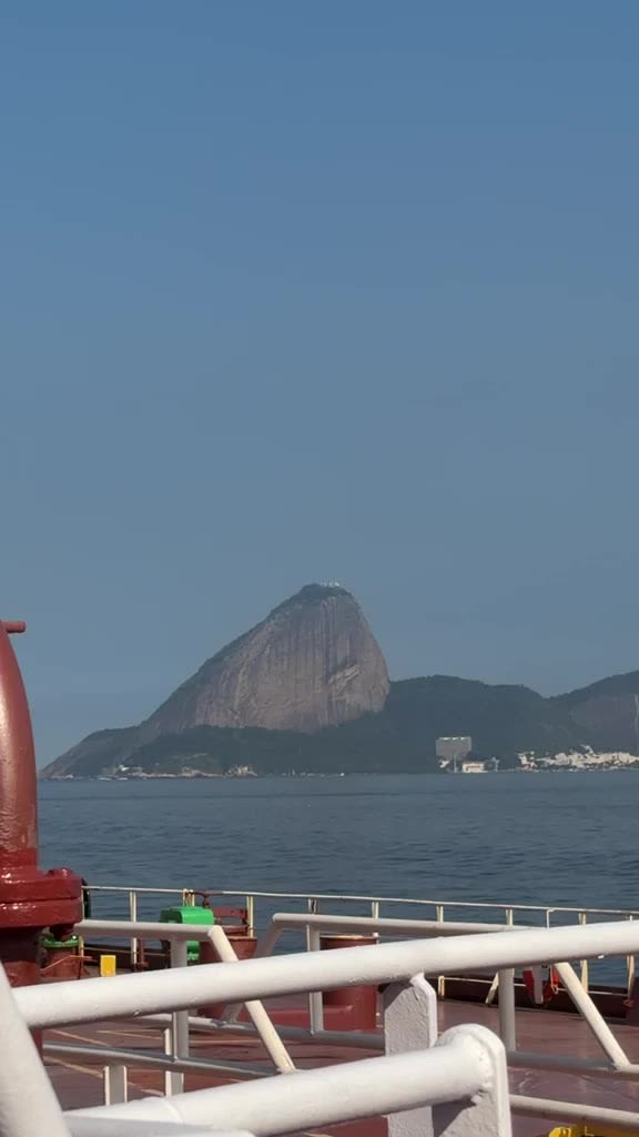 Vista do Pão de Açúcar a partir do convés do navio