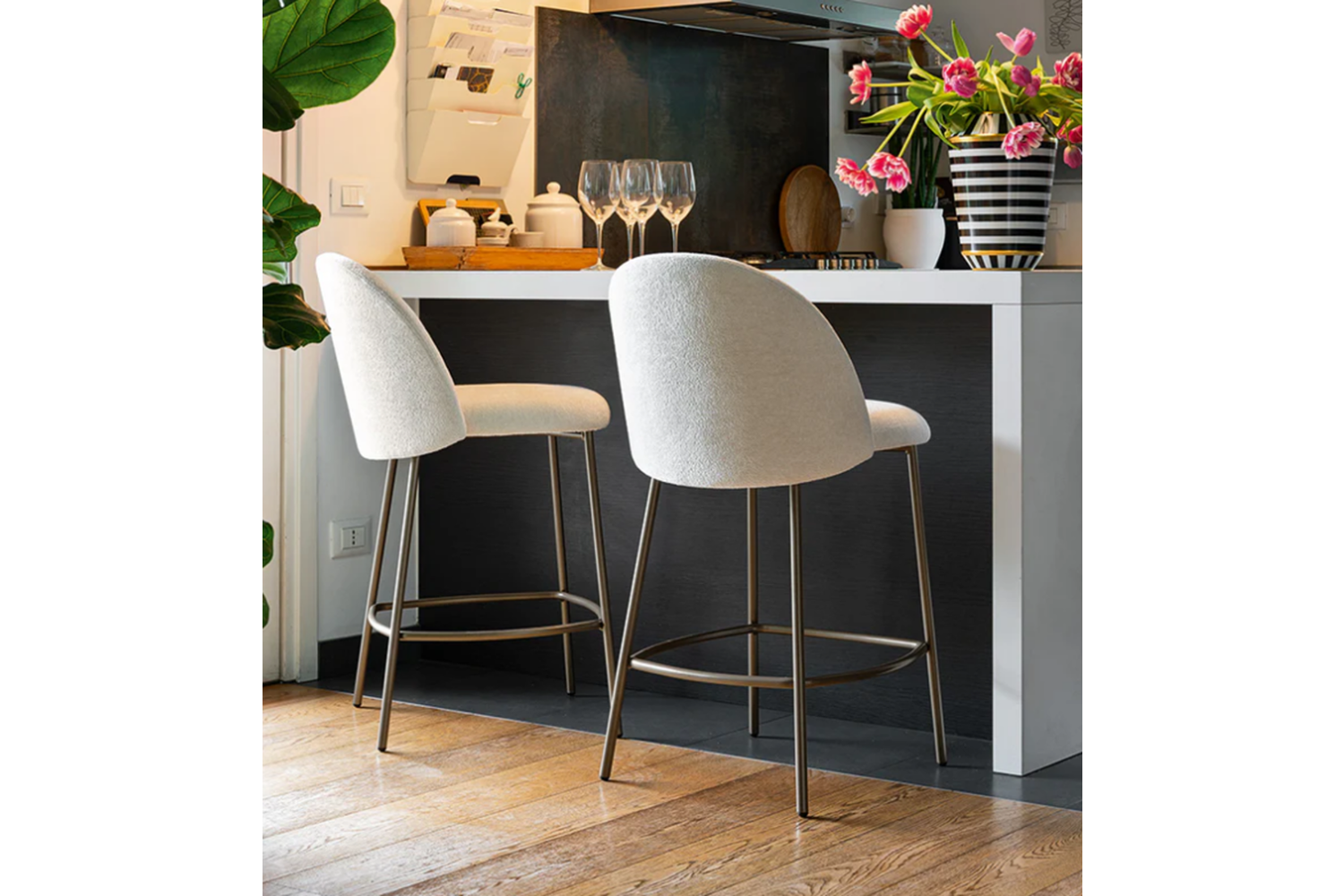 tUKA mID STOOL 2 tUKA mID STOOL 2.png Tuka Mid