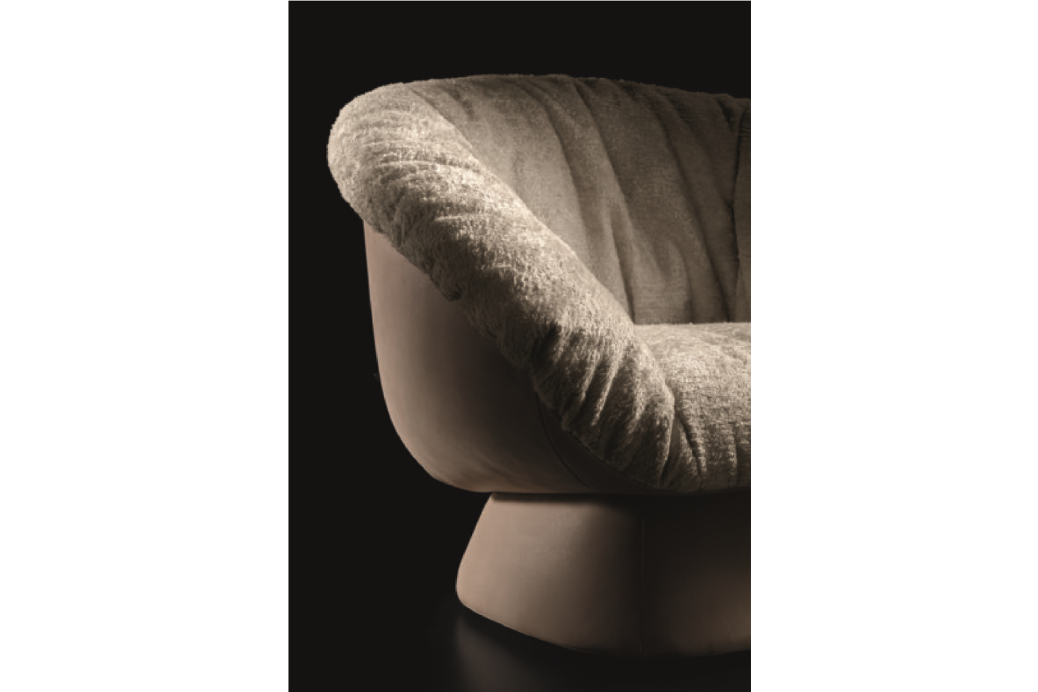 HallDetail Ditre HallDetail_Ditre.png Hall Amrchair Ditre