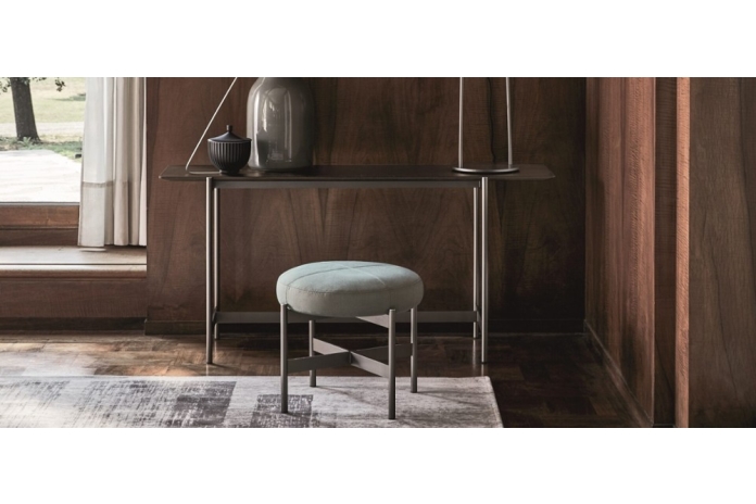 Erys.jpg Erys Stool Erys.jpg