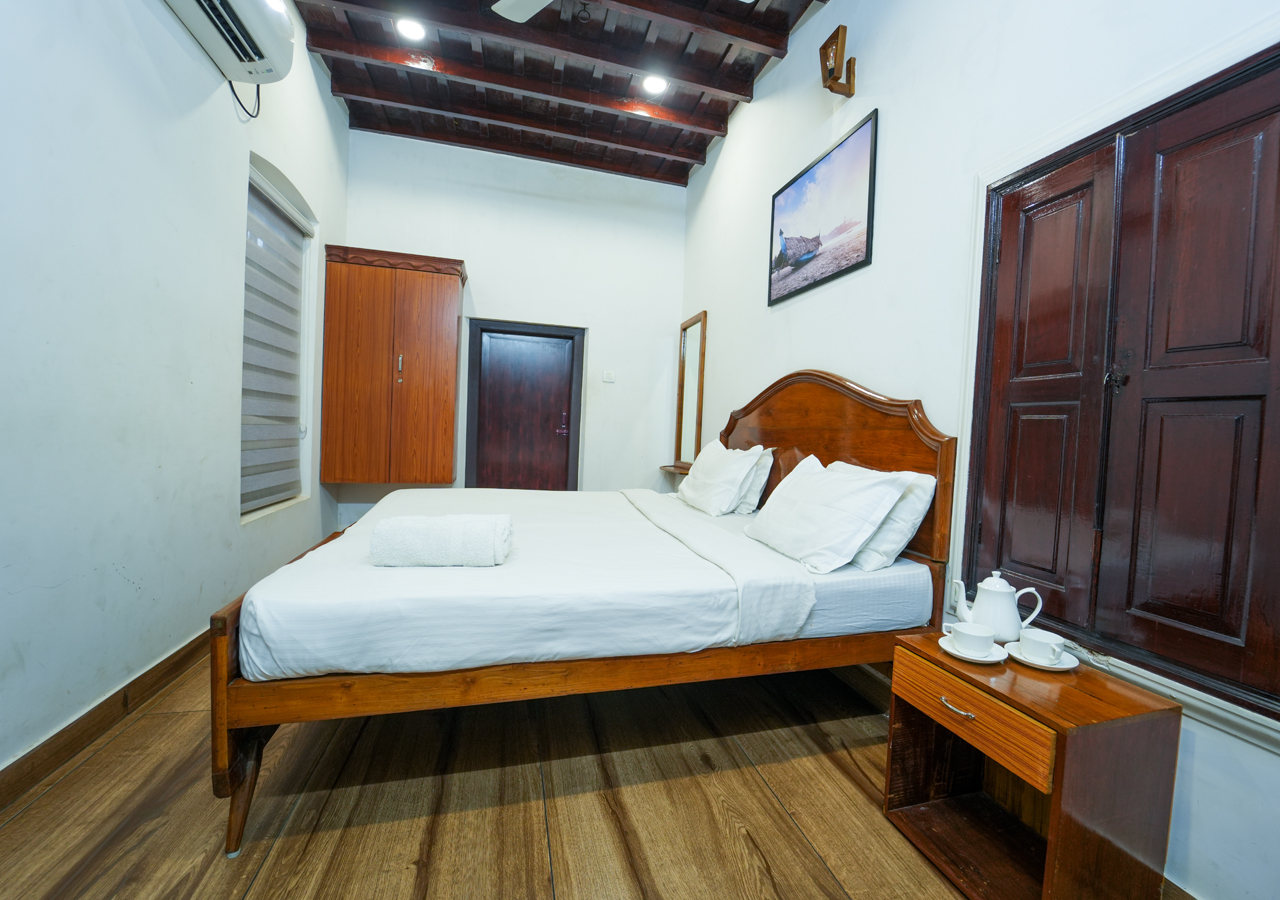 stay near kovalam beach