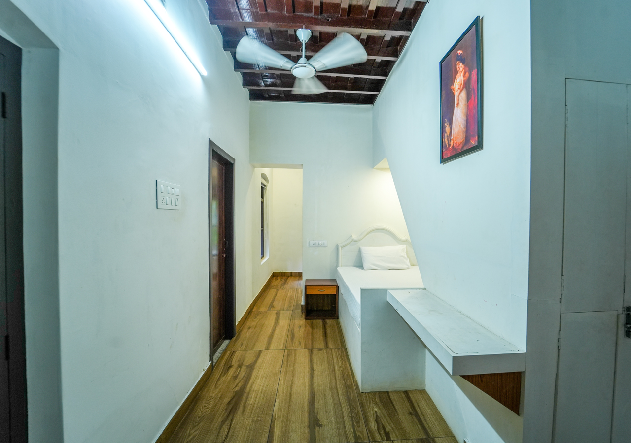 stay near kovalam