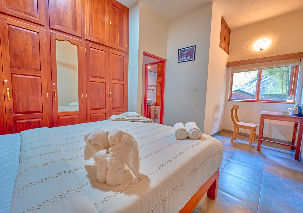 rooms near munnar