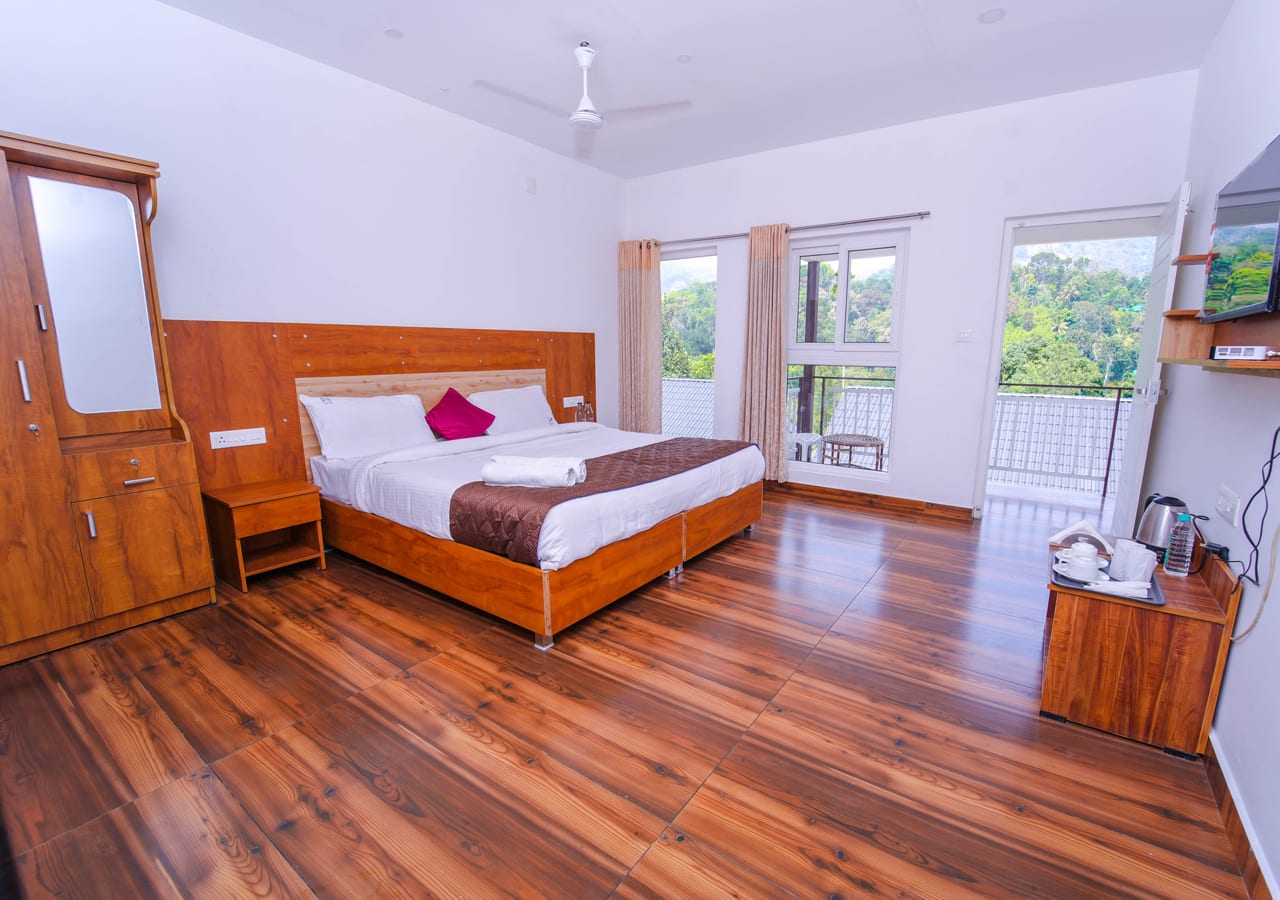 couple friendly rooms in munnar