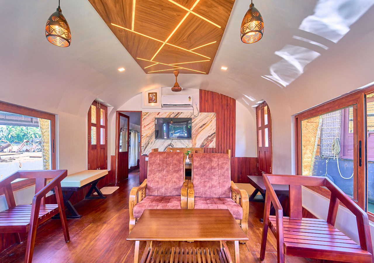 luxury houseboat Alleppey