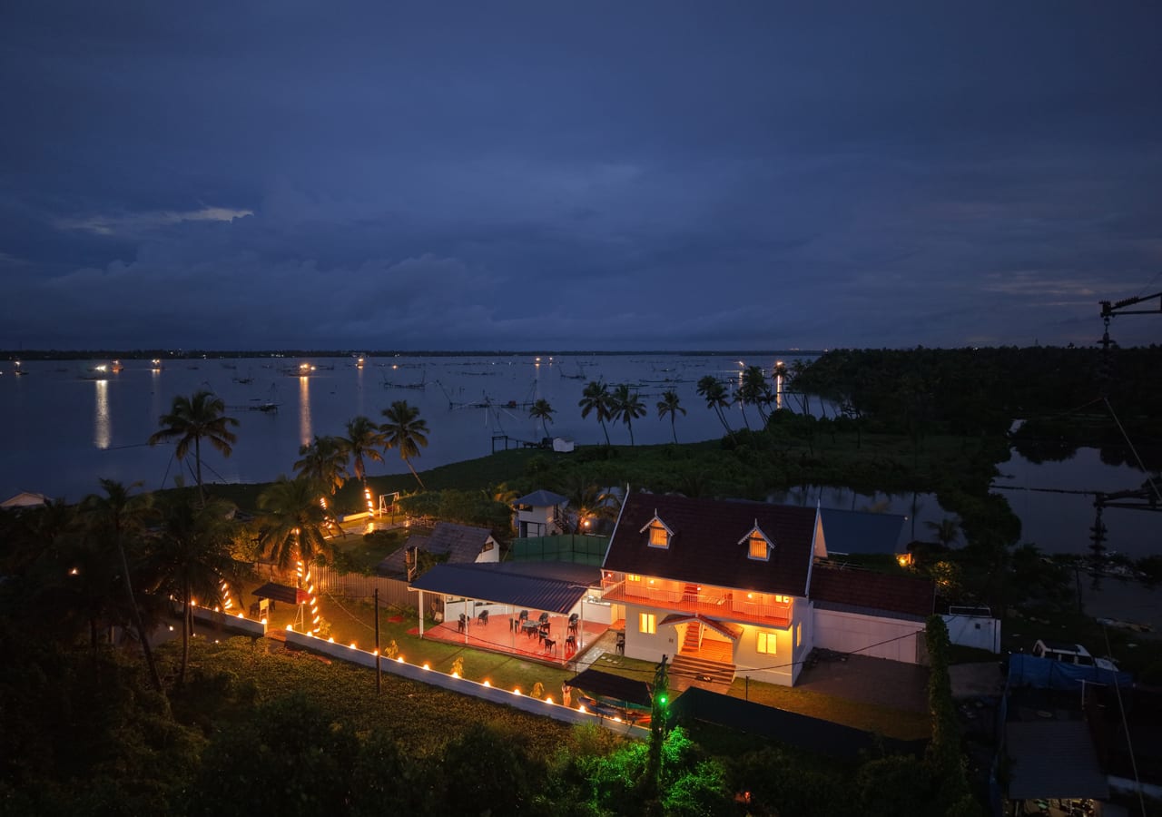 lake view stay kochi