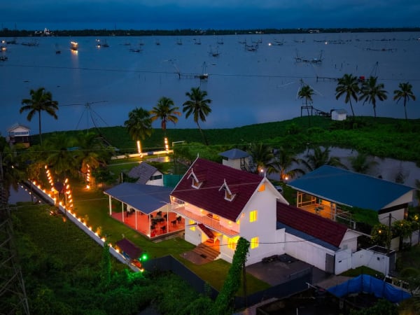 Celestiah Lakeshore by VOYE HOMES