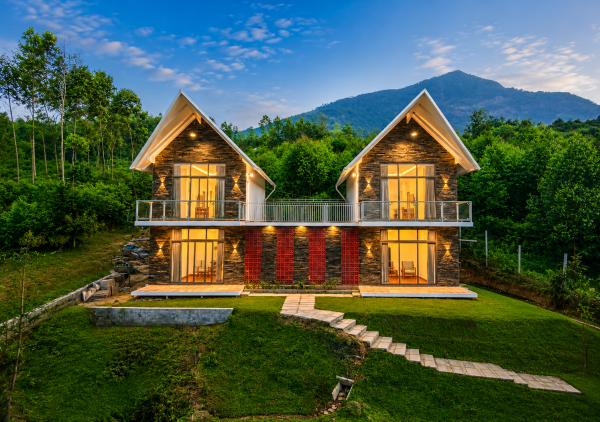 Jose Pool Villa Kanthalloor by VOYE HOMES