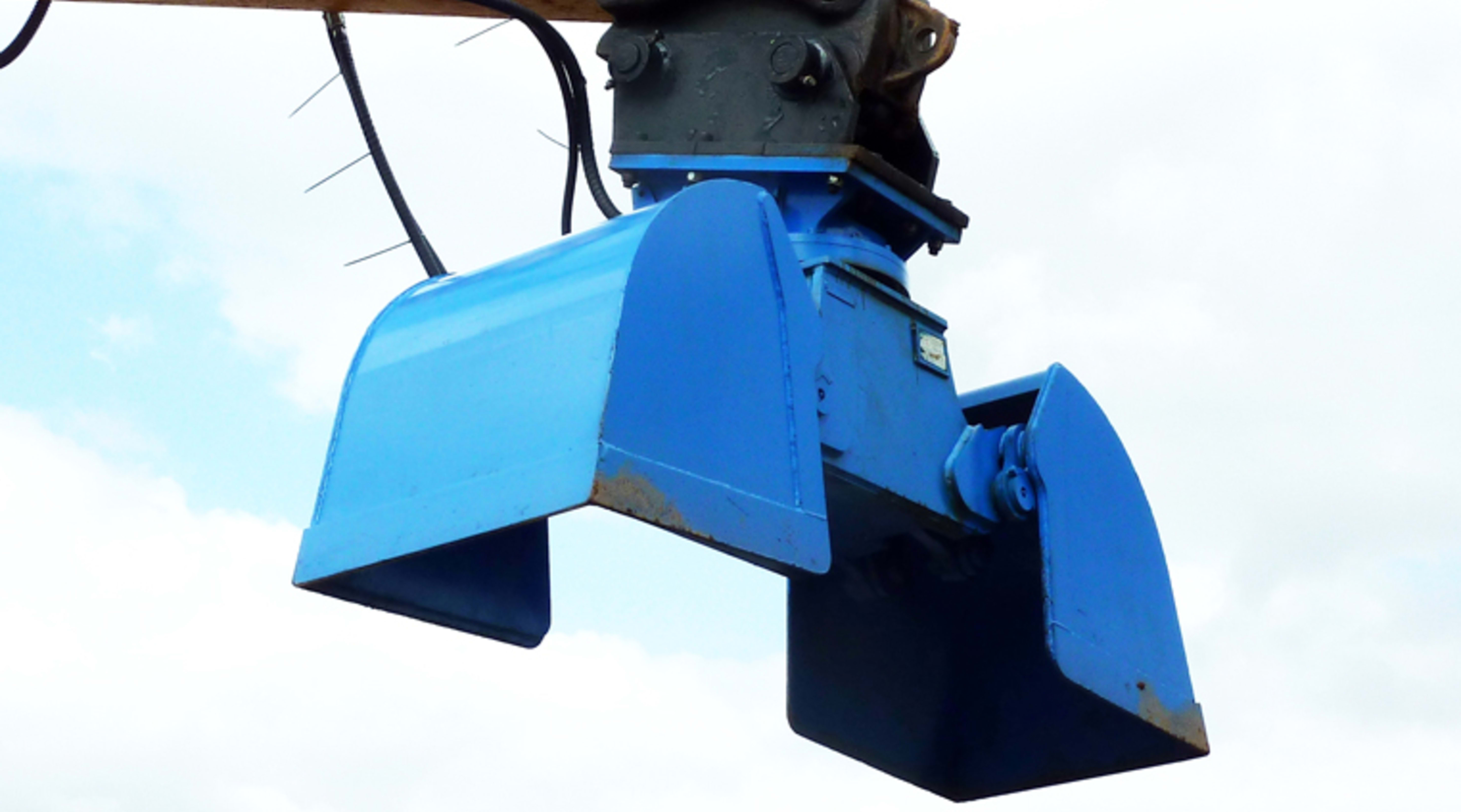 ReHandling Clamshell Grab Bucket Hire Groundforce Attachments