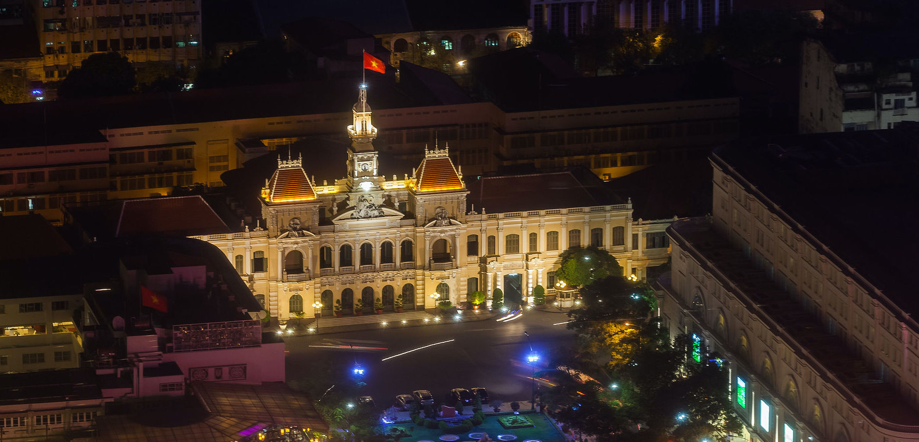 Nguyen Hue Street and City Hall 