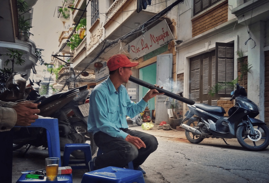 smoking thuoc lao in the streets of Hanoi