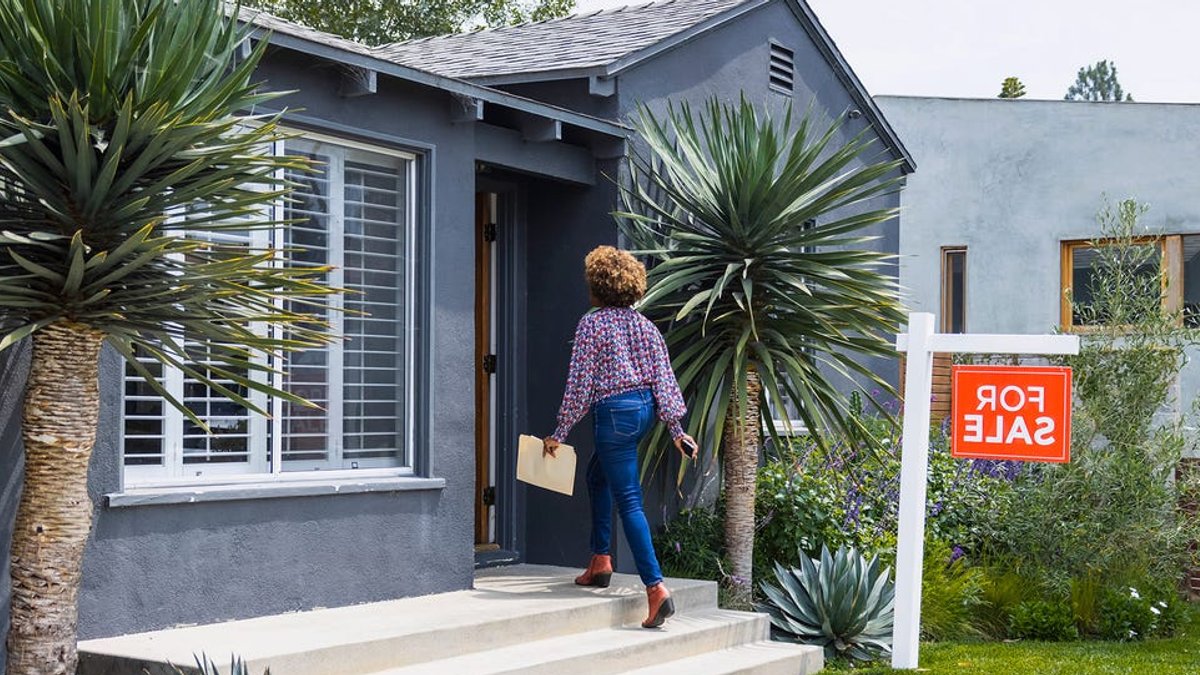 Real Estate Agents Spot Flaws Within Seconds Real Estate Agents Spot Flaws Within Seconds - real estate agents