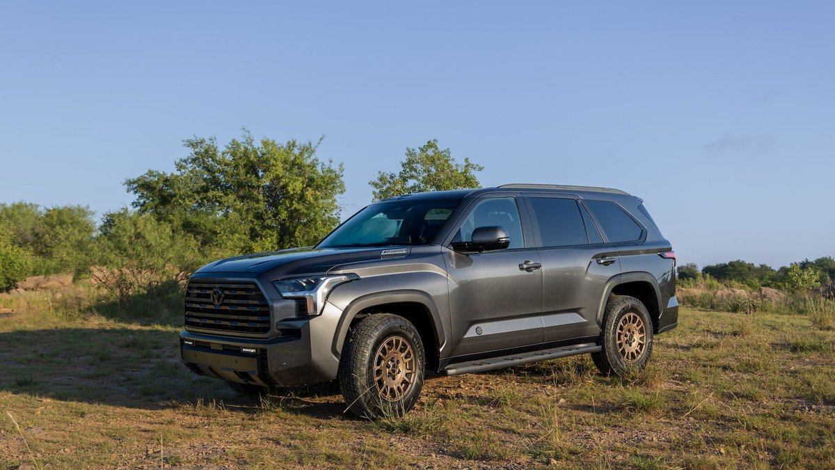 Toyota Sequoia gets bigger screens and new trim - toyota sequoia