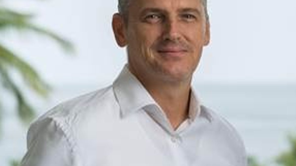 Simon Winchester to manage Sugar Beach Resort Simon Winchester to manage Sugar Beach Resort - sugar beach resort