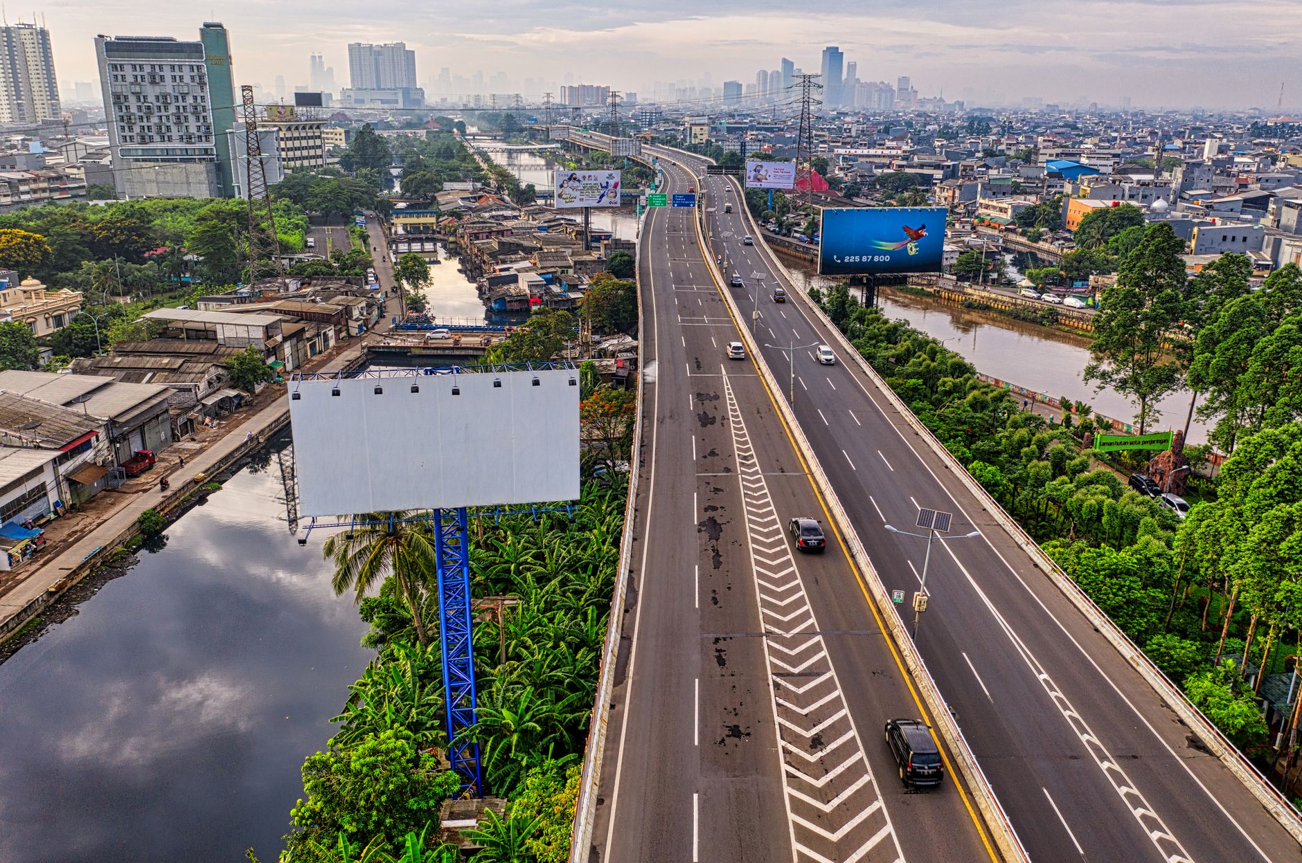 Contraflow Diberlakukan di Tol Japek hingga Dawuan