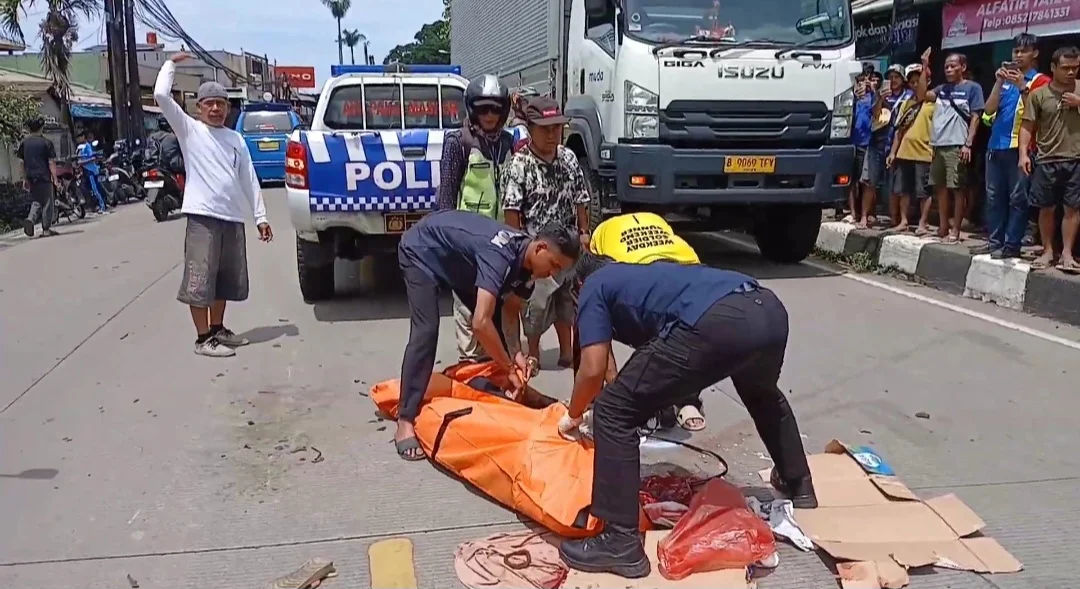 Fatal! Angkot Nyalip Hantam 2 Motor di Bogor, 2 Tewas 1 Fatal! Angkot Nyalip Hantam 2 Motor di Bogor, 2 Tewas
