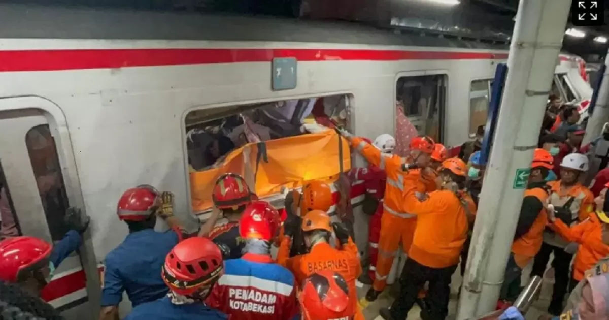 Update Tragis! Korban Kecelakaan Kereta Bekasi Jadi 16 Orang 1 Update Tragis! Korban Kecelakaan Kereta Bekasi Jadi 16 Orang