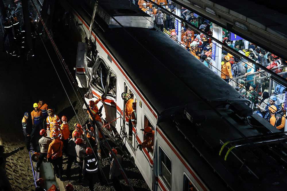 Kecelakaan Kereta di Bekasi Tewaskan 7 Orang 1 Kecelakaan Kereta di Bekasi Tewaskan 7 Orang