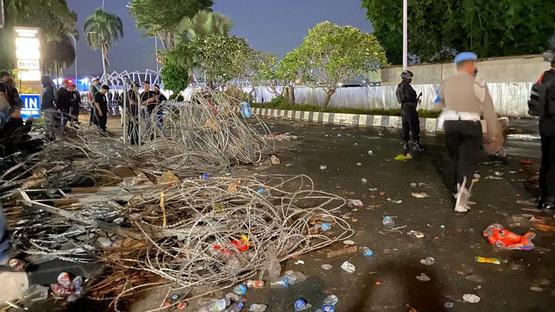 Demo Ricuh! Gubernur Kaltim Keluar Dikawal, Abaikan Massa