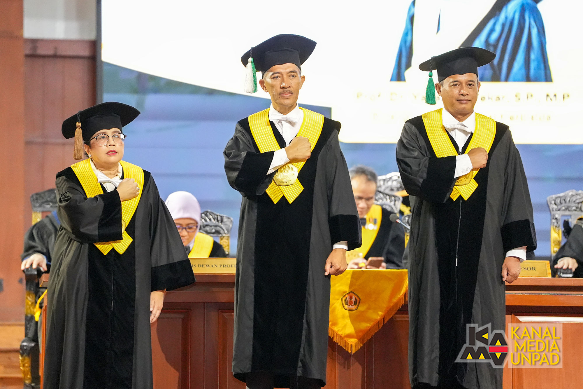Guru Besar Unpad Diduga Minta Foto Mahasiswi 1 Guru Besar Unpad Diduga Minta Foto Mahasiswi