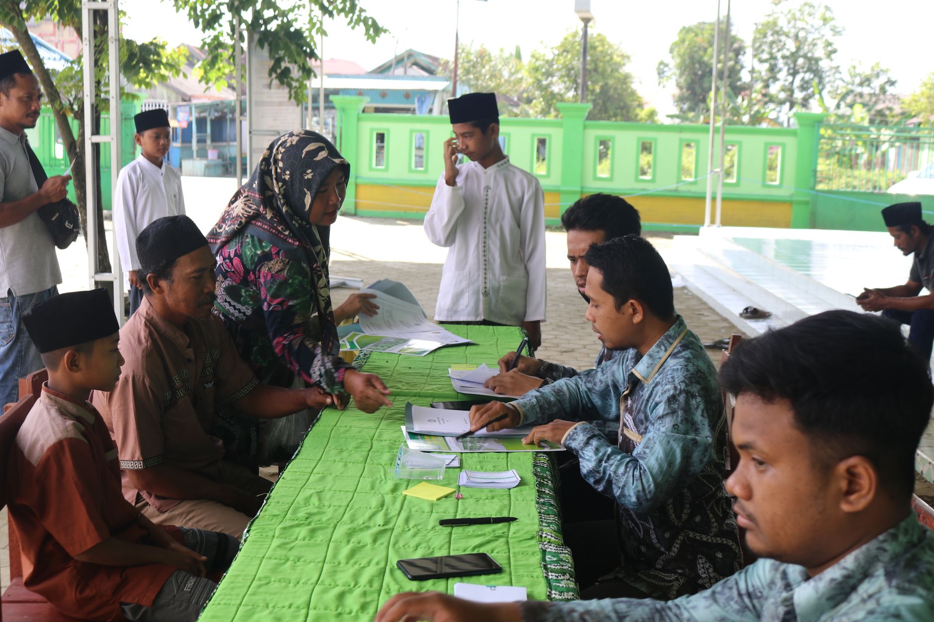 Puluhan Siswa SMAN 1 Sungai Rumbai Diduga Keracunan MBG
