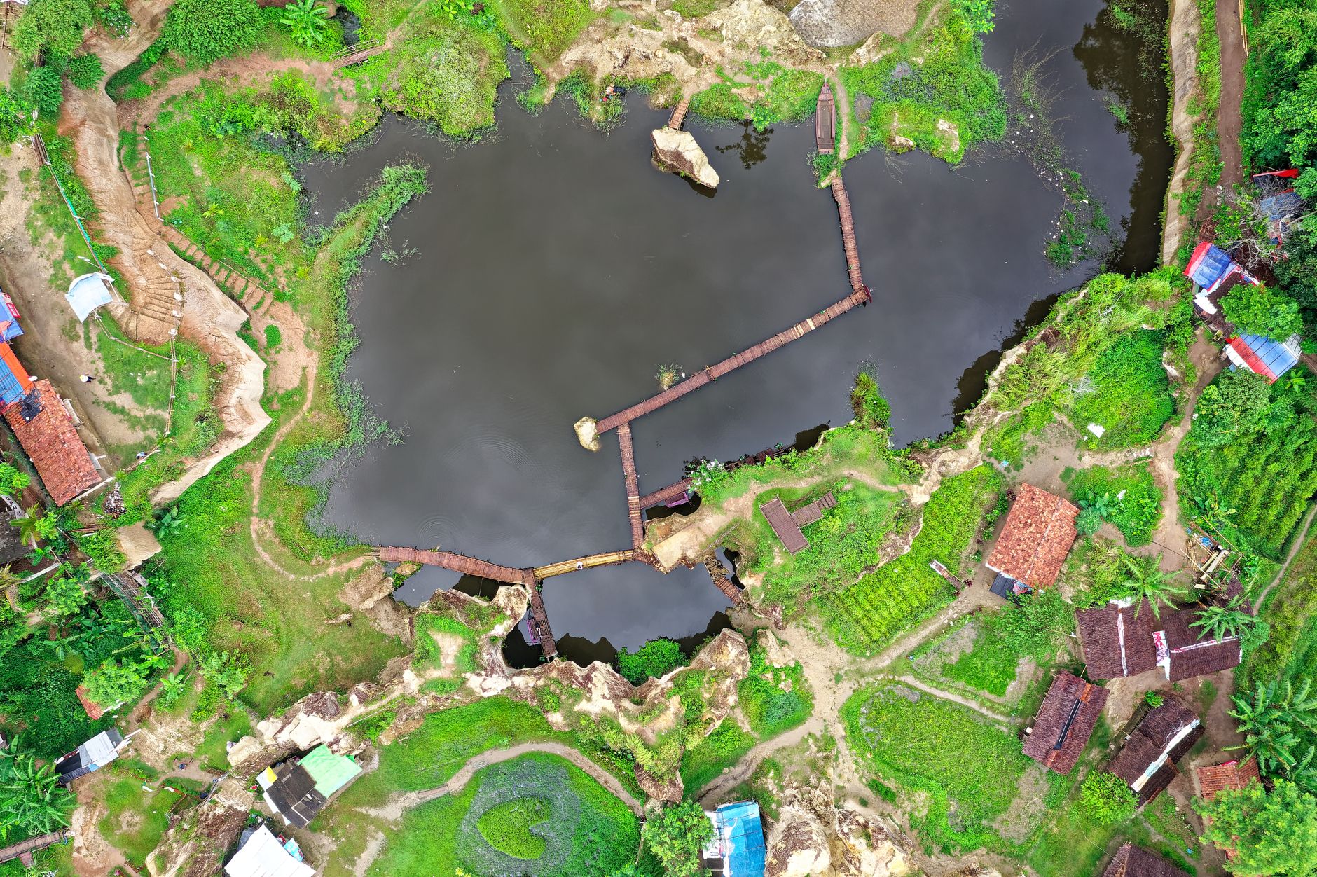 Sinkhole Tiba-Tiba Muncul di Sumbar! Begini Kronologinya
