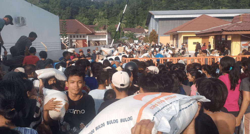 Warga Jarah Minimarket & Gudang Bulog di Tapteng: Kondisi Memprihatinkan, Bobby Nasution Angkat Bicara