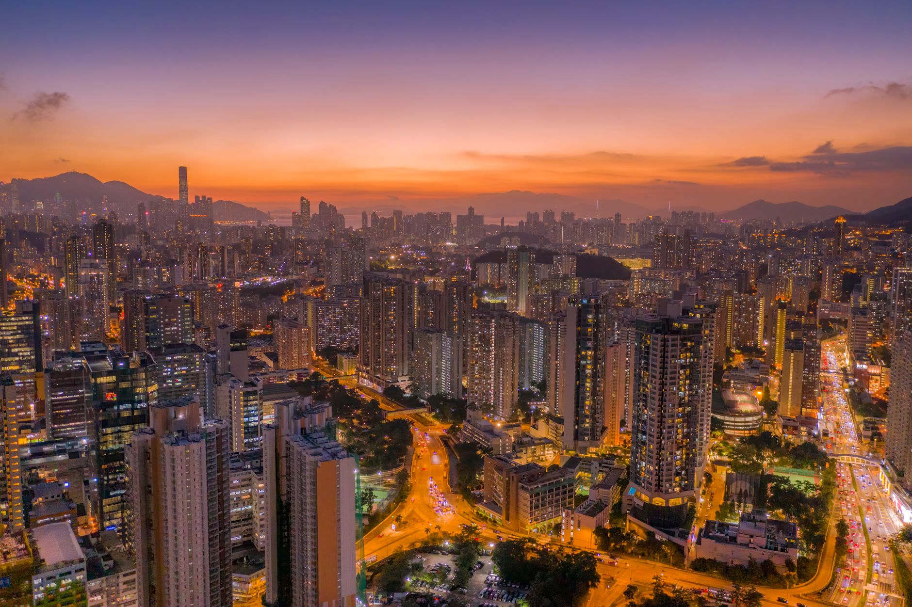 Kebakaran Maut di Hong Kong — 44 Orang Meninggal, Ratusan Masih Hilang