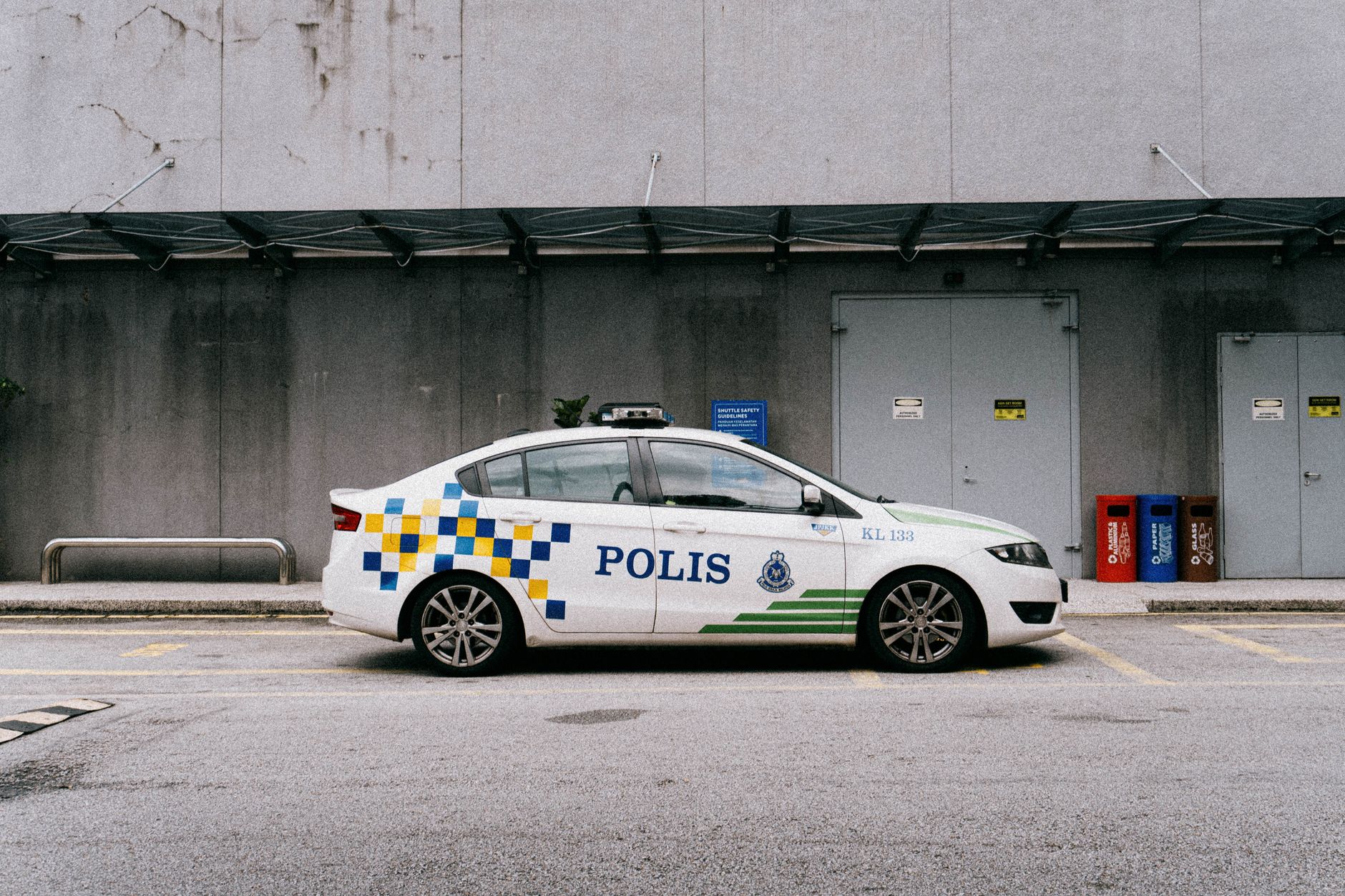 Lencana Polisi di Mobil Penyimpan Ekstasi, Pengemudi Hilang Secara Misterius