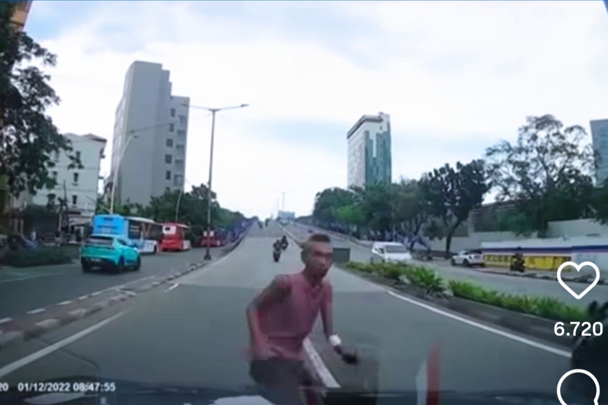 Pria Pura-Pura Ditabrak Mobil di Tanah Abang 1 Pria Pura-Pura Ditabrak Mobil di Tanah Abang
