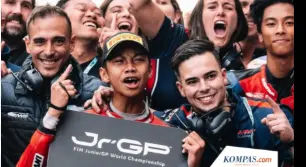 JuniorGP World Dari Posisi 24 ke Juara, “Indonesia Raya” Dinyanyikan di Barcelona! 1 JuniorGP World Dari Posisi 24 ke Juara, “Indonesia Raya” Dinyanyikan di Barcelona!