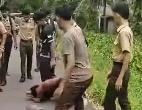 Brutal! Pelajar SMA di Langkat Dianiaya Teman Sekolahnya! Kini Dua Pelaku Sudah Diamankan! 1 Brutal! Pelajar SMA di Langkat Dianiaya Teman Sekolahnya! Kini Dua Pelaku Sudah Diamankan!