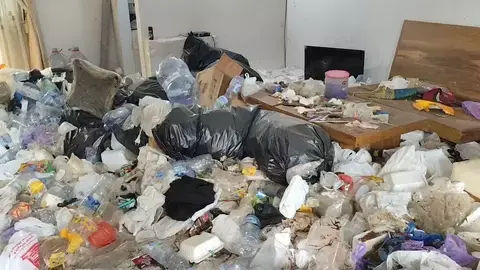 Mayat Pria Ditemukan di Tumpukan Sampah Dalam Rumah di Pati! 1 Mayat Pria Ditemukan di Tumpukan Sampah Dalam Rumah di Pati!