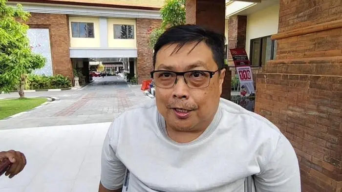 Orang Tua Minta Keadilan! Ayah Mahasiswa Unud yang Meninggal Minta Kasus Diusut Tuntas! 1 Orang Tua Minta Keadilan! Ayah Mahasiswa Unud yang Meninggal Minta Kasus Diusut Tuntas!