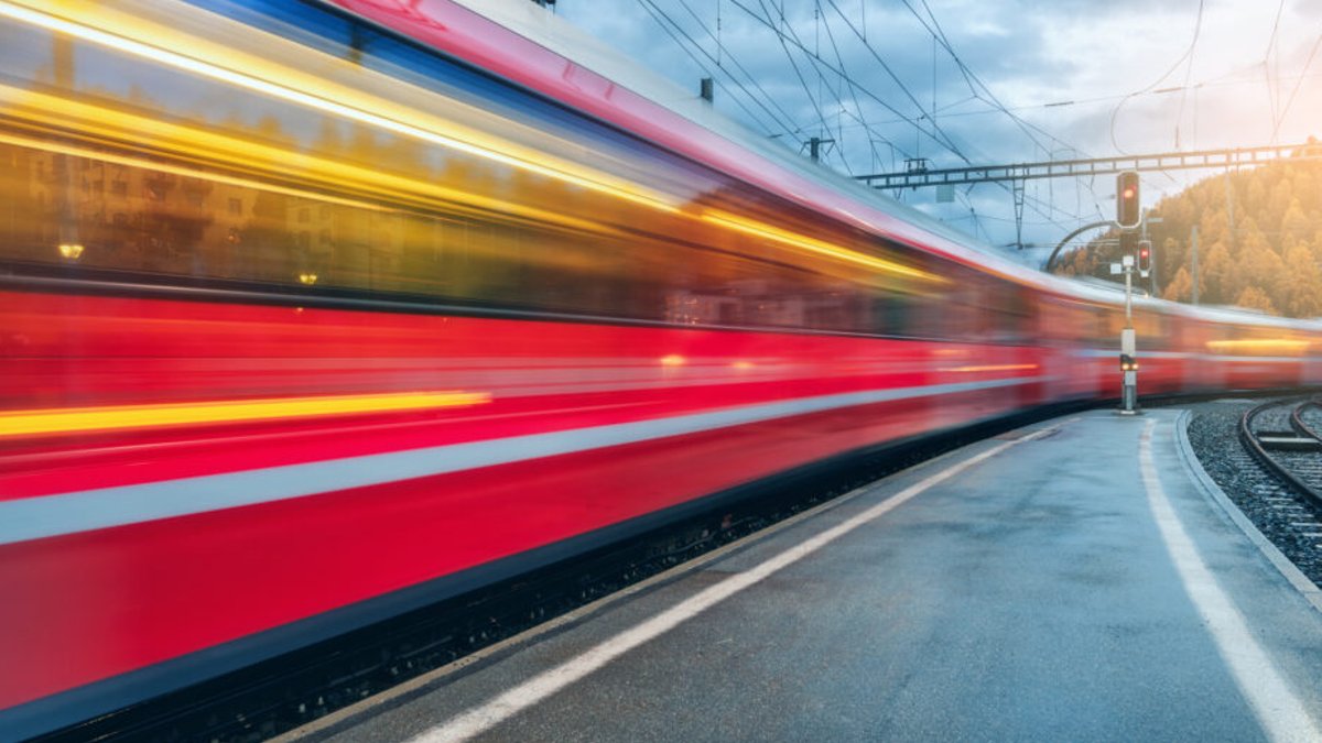 Trains halted by wrong type of snow - high speed rail
