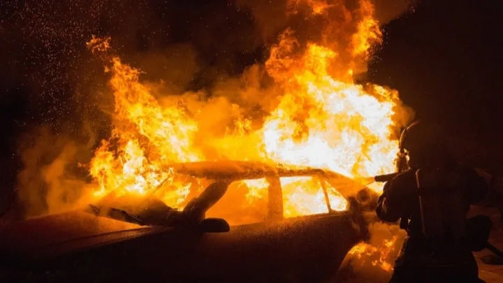 Tragis, Mobil Terbakar di Tol Cipali Subang KM 87-88: Ribuan Paket Belanja Online Ludes Dilalap Api 1 Tragis, Mobil Terbakar di Tol Cipali Subang KM 87-88: Ribuan Paket Belanja Online Ludes Dilalap Api