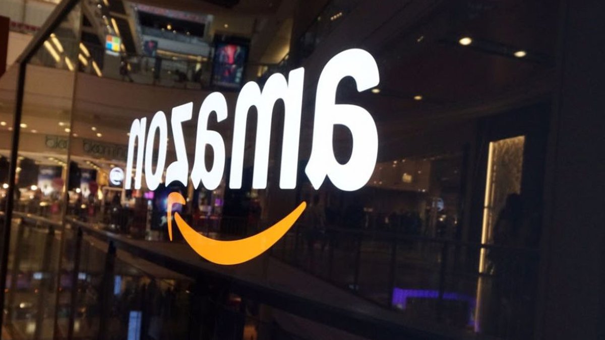 Amazon sets up disaster hub near Edmonton Amazon sets up disaster hub near Edmonton - disaster relief