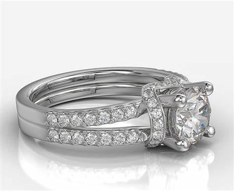 A Guide to Pave Engagement Ring Settings