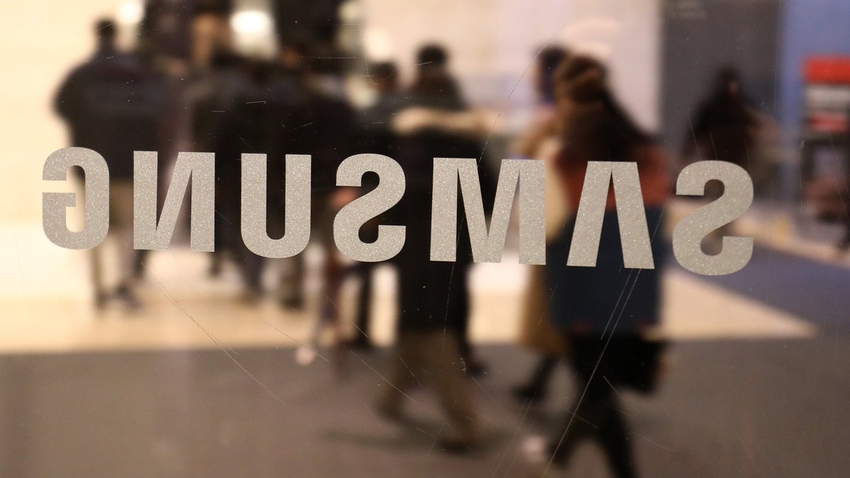 Samsung Mobile Posts Historic Loss - samsung mobile